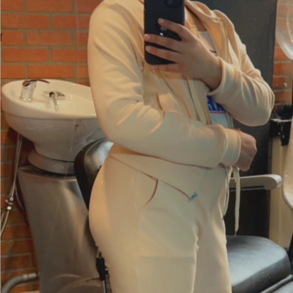 Jogger Set - Picture 3 of 4